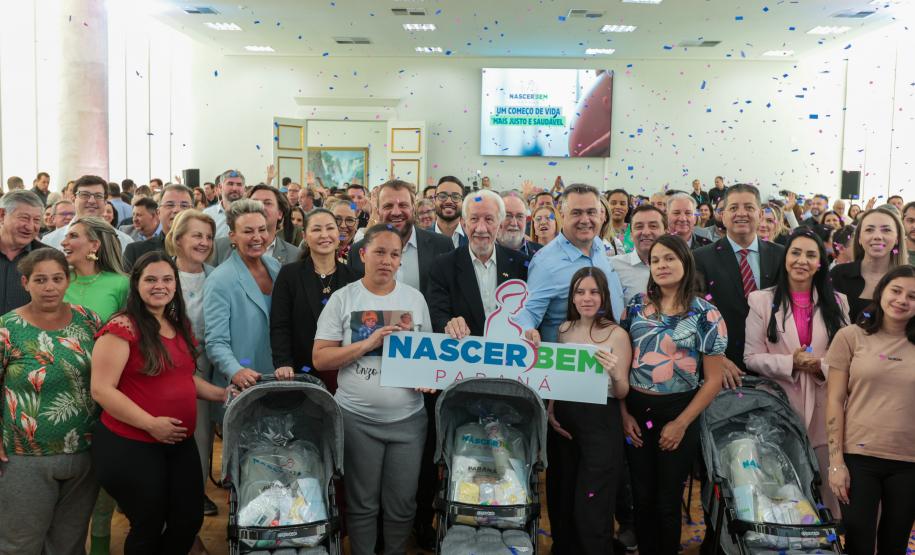 Com carrinhos e acessórios, Estado inicia distribuição inédita de 10 mil kits para mães e bebês