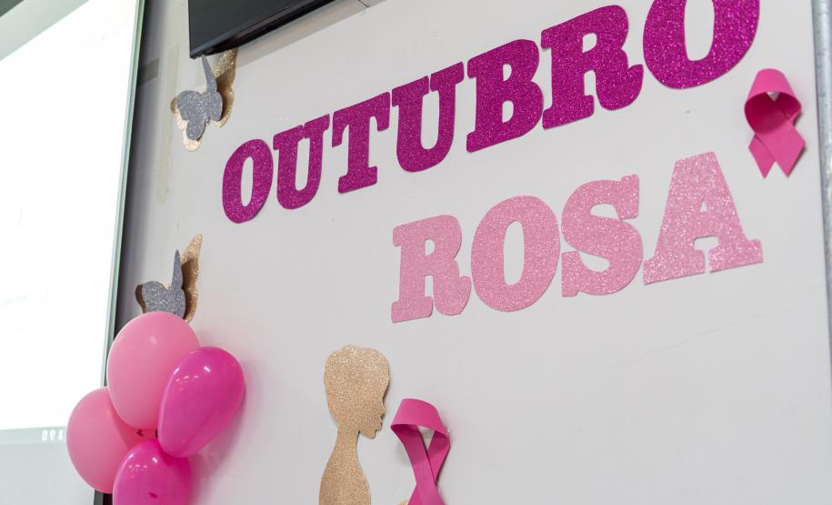 Alunos da educação especial da rede estadual participam de evento sobre o Outubro Rosa