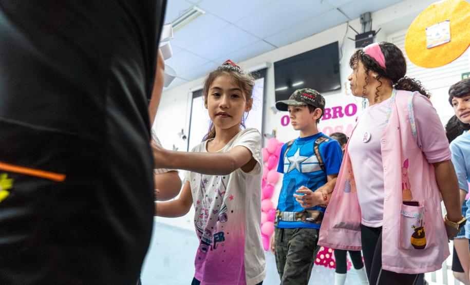 Alunos da educação especial da rede estadual participam de evento sobre o Outubro Rosa