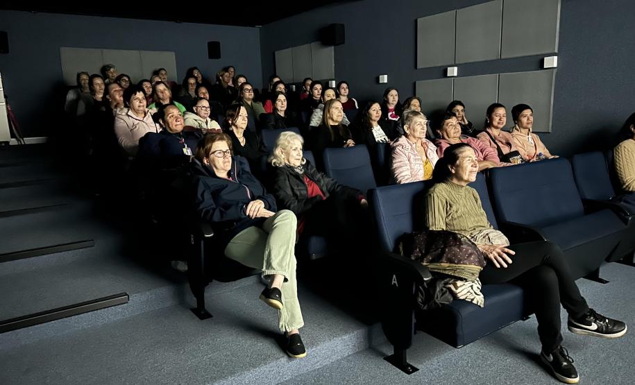 Curitiba recebe sessão de cinema dentro do Paraná Rosa; veja as próximas exibições