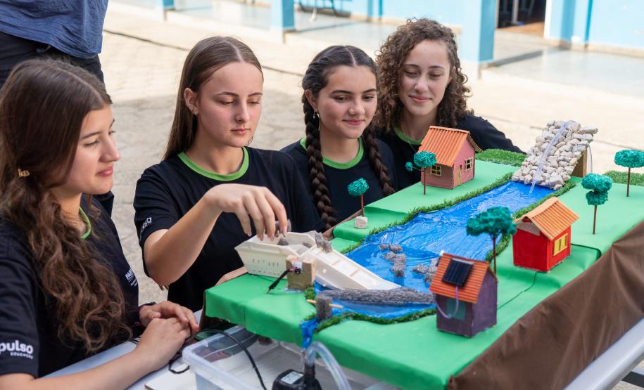 Alunas de Campo Largo levam projeto a evento nacional de empreendedorismo jovem