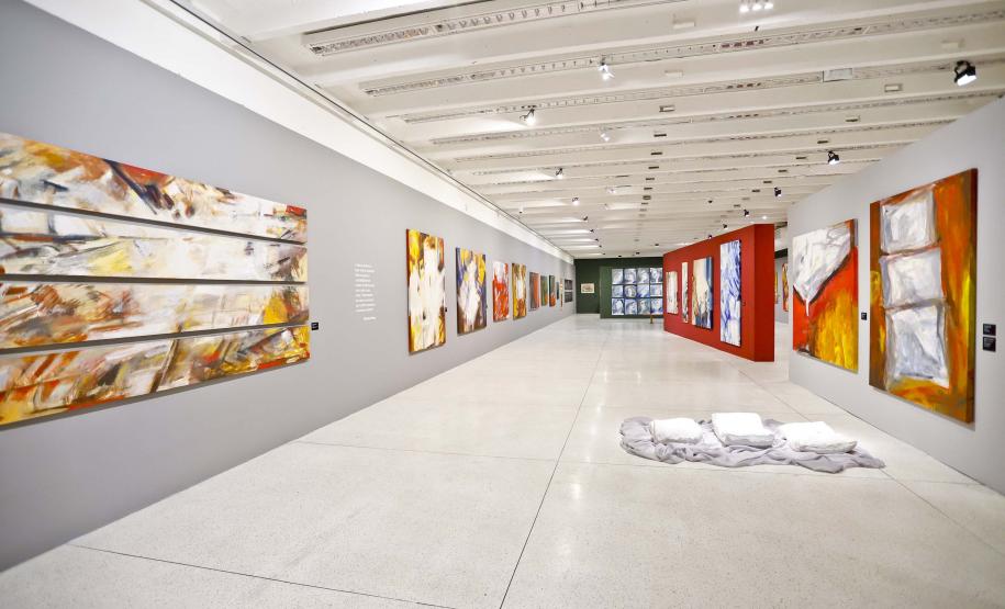 MON realiza oficina de desenho inspirada na mostra da artista Teca Sandrini