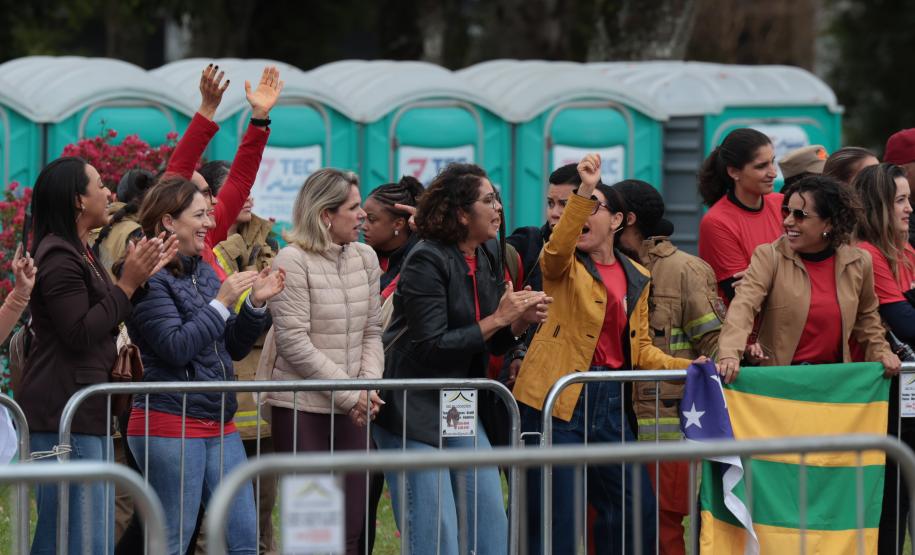 Técnica, coragem e confraternização: competição reúne bombeiras de todo o país