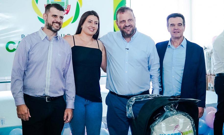 Entrega de Kits de Bebês