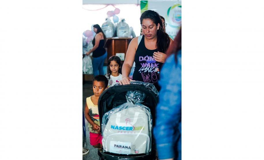 Entrega de Kits de Bebês