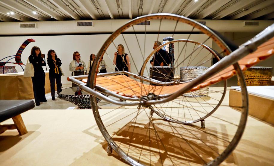 MON oferece visitas mediadas com a curadora Adélia Borges