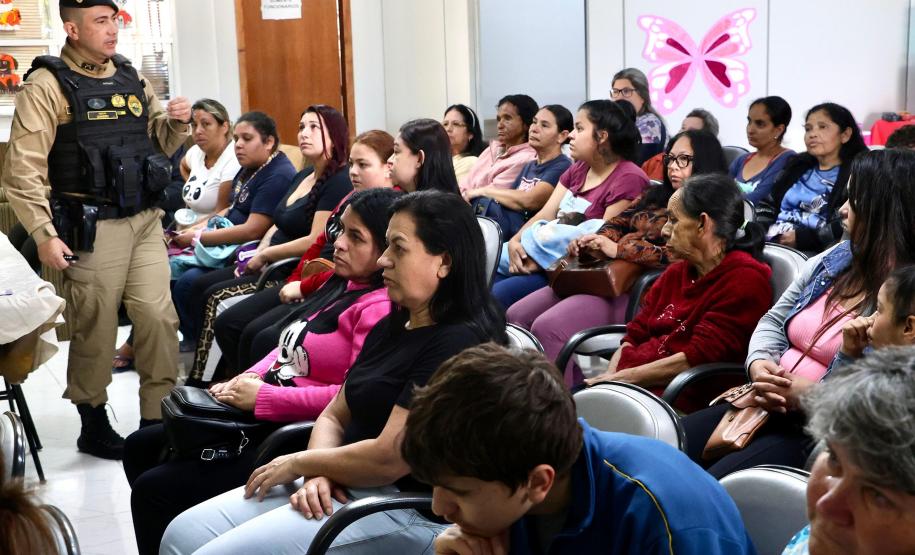 De mulher para mulher: motorista da carreta da saúde celebra alcance das consultas