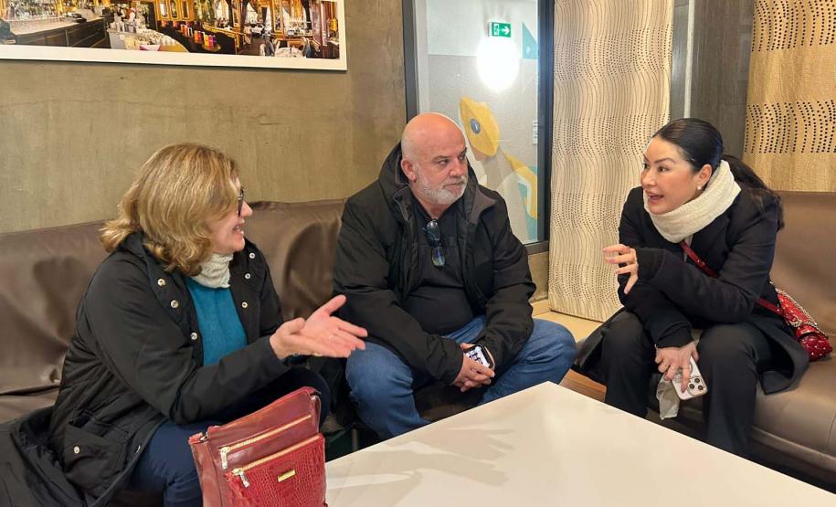 Sericicultoras do Paraná são destaque em três dias de imersão na Feira Silk in Lyon, na França