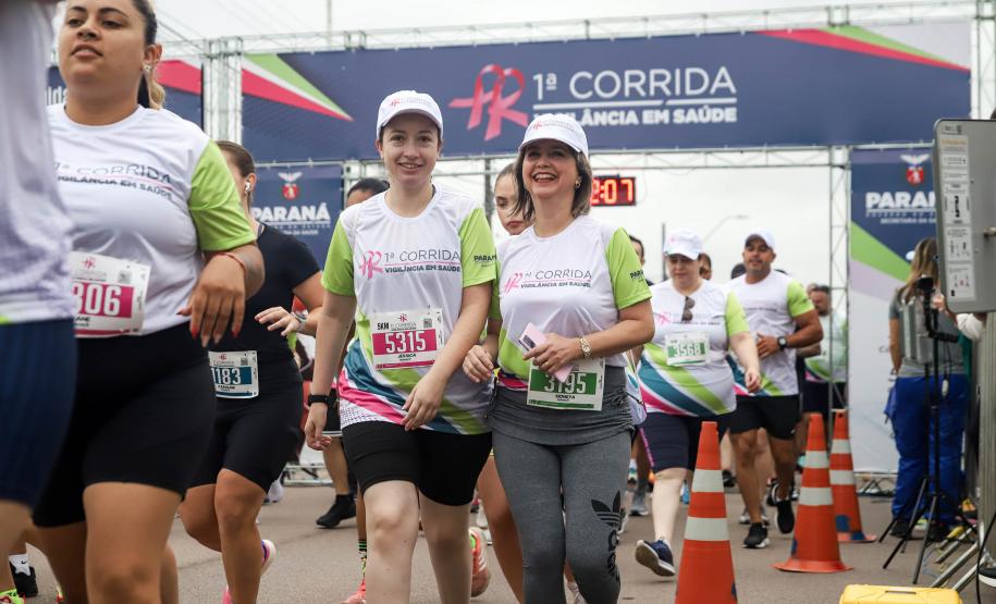 Corrida da Vigilância em Saúde reúne centenas de participantes e encerra ações do Paraná Rosa