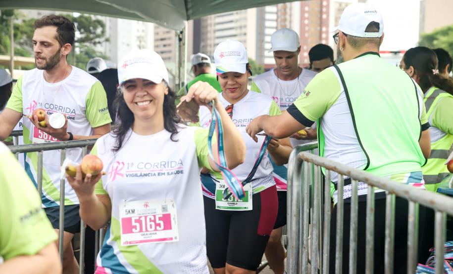 Corrida da Vigilância em Saúde reúne centenas de participantes e encerra ações do Paraná Rosa
