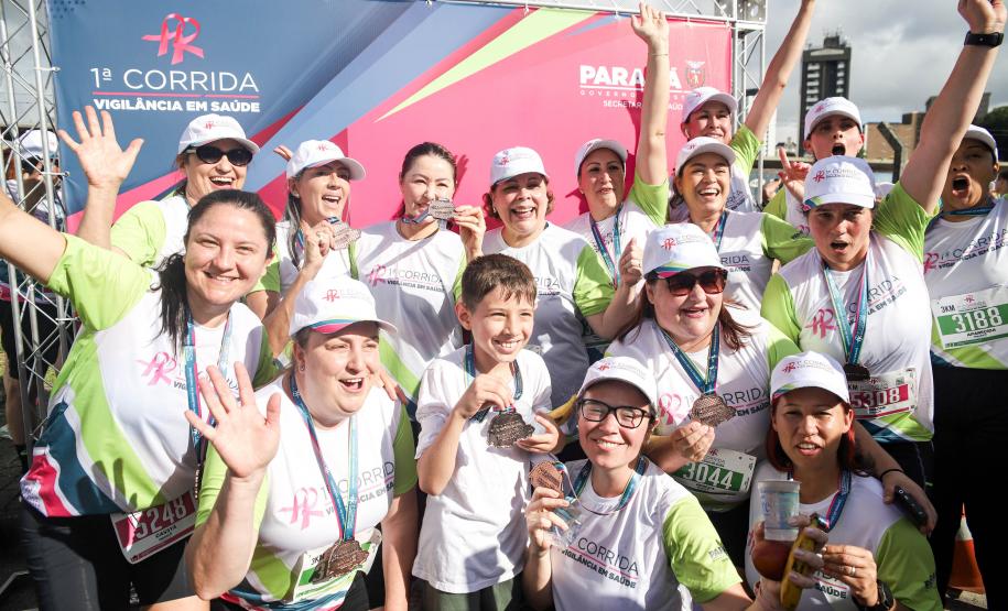 Corrida da Vigilância em Saúde reúne centenas de participantes e encerra ações do Paraná Rosa