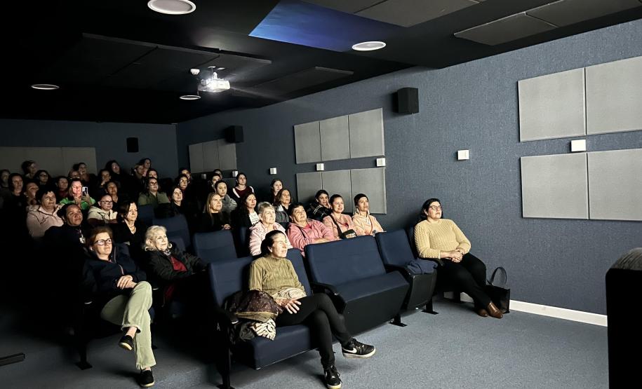 Filme "Câncer com ascendente em virgem" foi visto por mais de 7,7 mil mulheres em ação do Paraná Rosa
