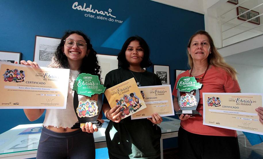 Professora e alunas de desenho avançado do CJAP são selecionadas no Concurso de Ilustração do Sesc