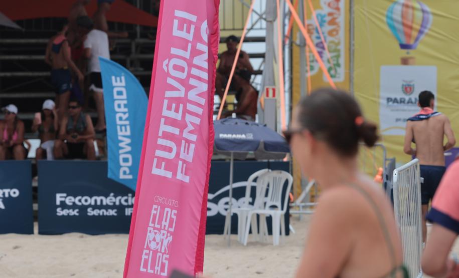 Torneio Elas por Elas leva protagonismo feminino ao futevôlei nas areias de Caiobá