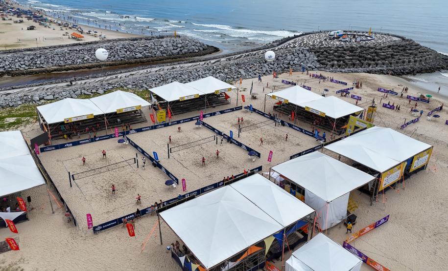 Torneio Elas por Elas leva protagonismo feminino ao futevôlei nas areias de Caiobá