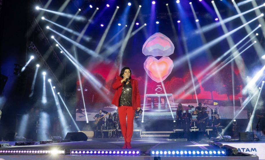 Roberta Miranda e Raça Negra transformam Pontal do Paraná em palco de grandes emoções