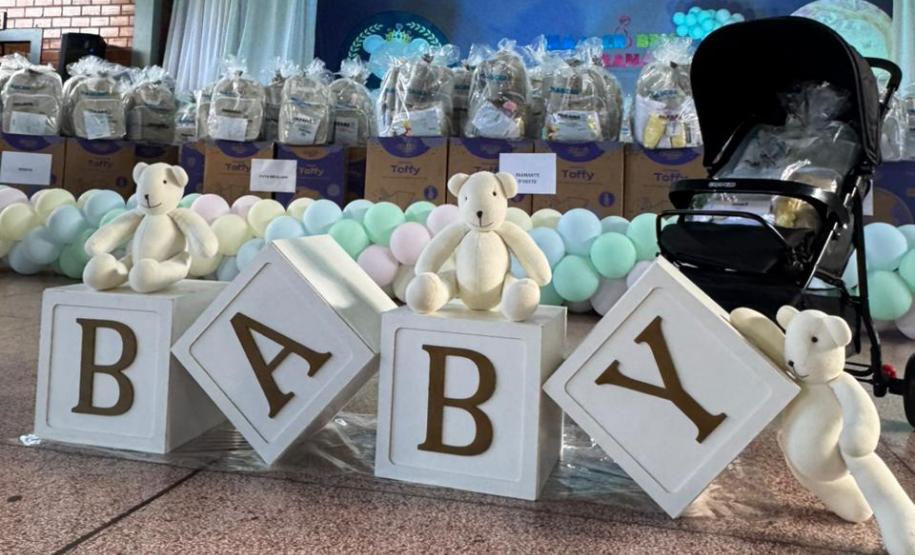 Estado inicia entregas de 2026 com 366 kits maternidade nas regiões Oeste e Sudoeste