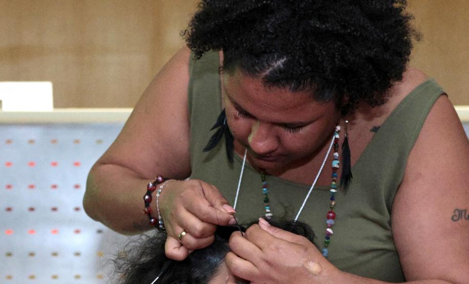 Verão Maior Paraná: trancistas e artesãos valorizam diversidade com oficinas gratuitas