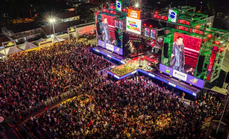 Roberta Miranda e Raça Negra transformam Pontal do Paraná em palco de grandes emoções