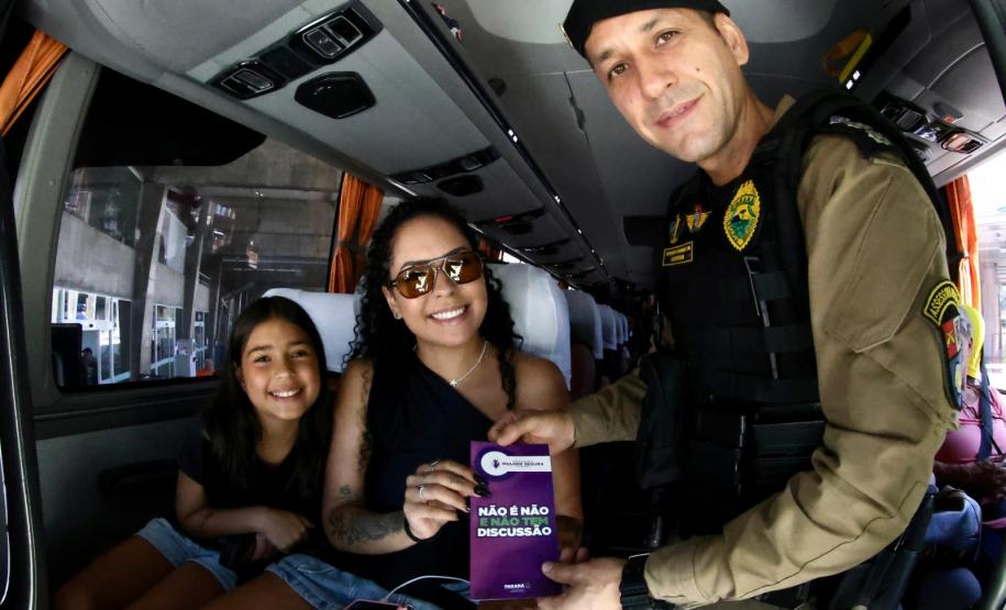 Programa Mulher Segura realiza ação na rodoferroviária de Curitiba