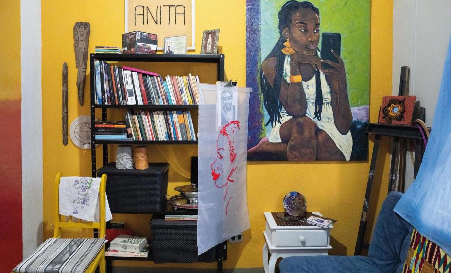 Museu Paranaense lança livro sobre mulheres artistas e seus espaços de trabalho